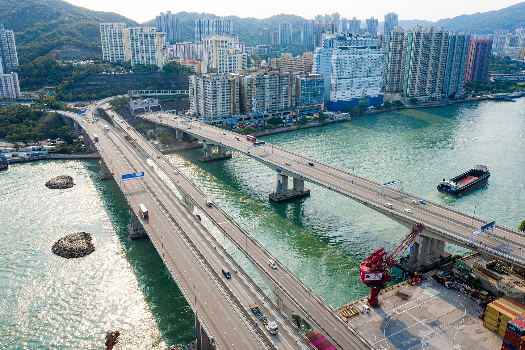 香港荃湾及青衣区的无人机图